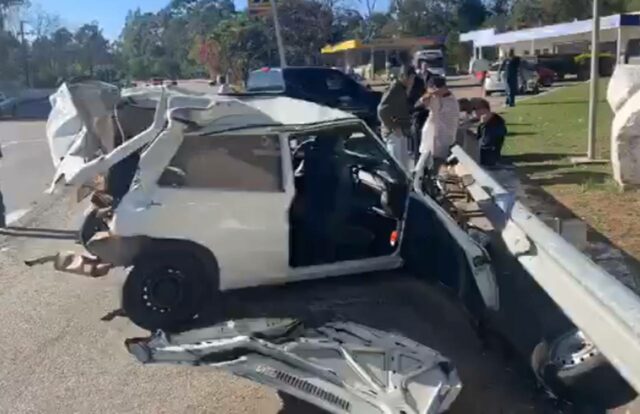 Carro fica destruído após colidir em caminhão veja fotos PIRANOT