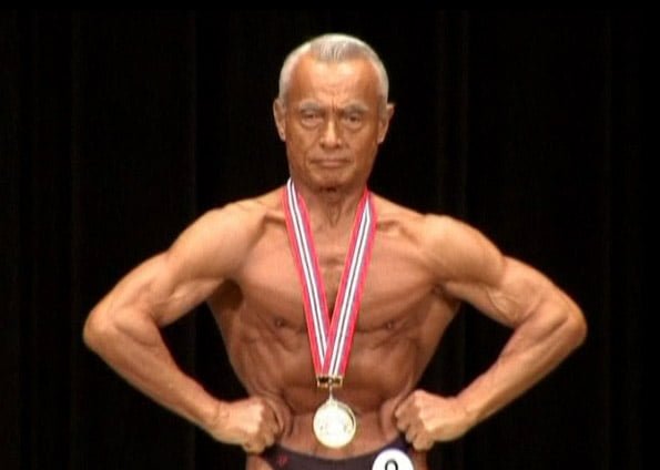 Aos 80 anos, idoso surpreende por ser fisiculturista mais velho do Japão