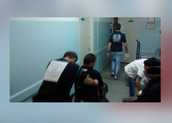 Imagem mostra assassÃno ferido chegando ao Pronto Socorro da Vila Rezende - Foto: Valter Martins / Piracicaba em Alerta