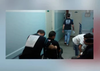 Imagem mostra assassÃ­no ferido chegando ao Pronto Socorro da Vila Rezende - Foto: Valter Martins / Piracicaba em Alerta