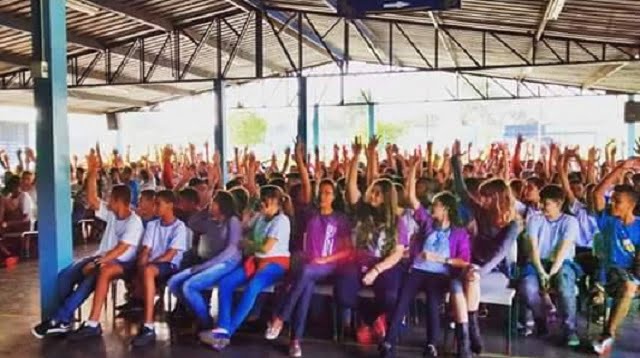 Sem até papel higiênico, alunos de escola estadual vão as ruas em Piracicaba