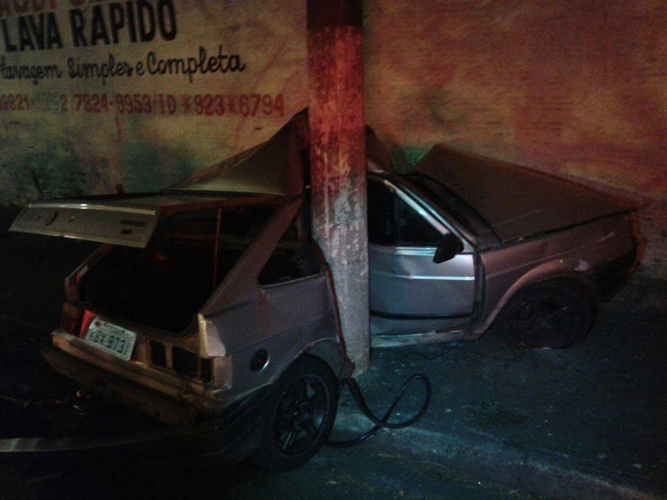 Carro bate em poste durante fuga da Guarda Civil de Limeira