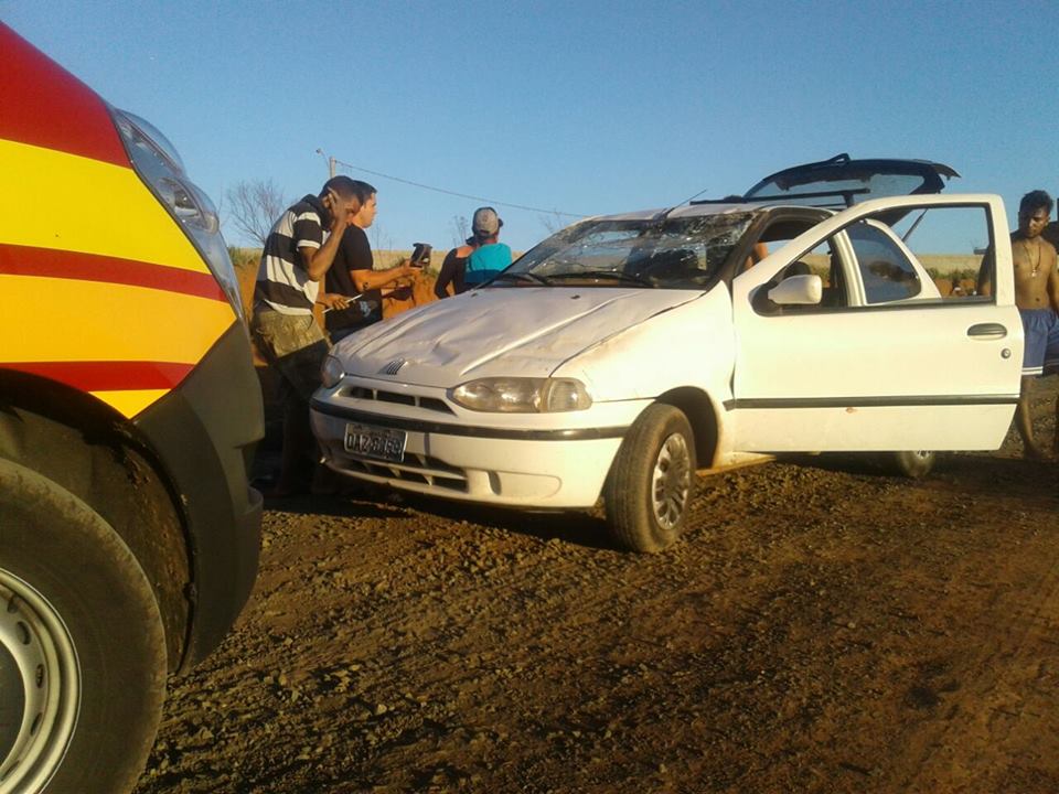 Carro capota em Piracicaba