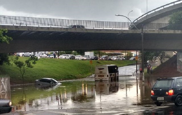 Forte temporal deixa estragos em Piracicaba