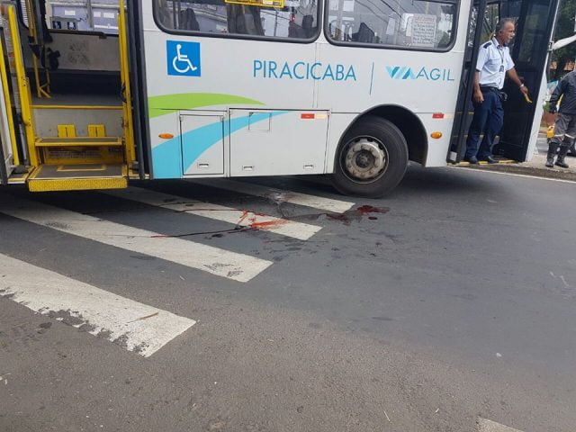 Mulher é atropelada por ônibus em avenida de Piracicaba