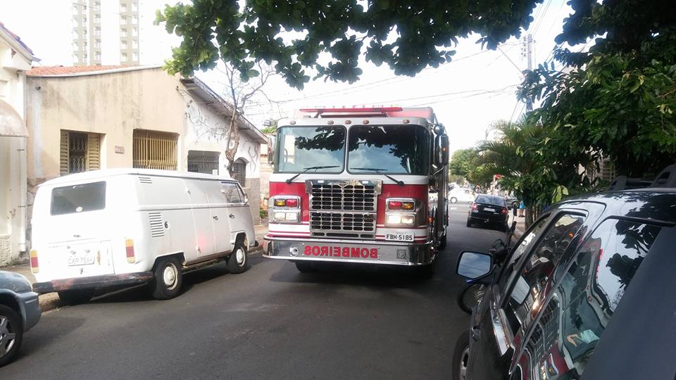 Fumaça em fábrica de balas mobiliza viaturas do Corpo de Bombeiros em Piracicaba Fumaça em fábrica de balas mobiliza viaturas do Corpo de Bombeiros em Piracicaba