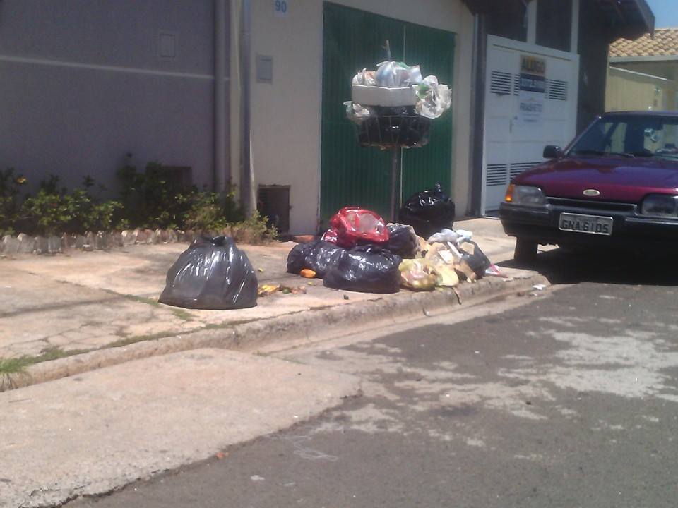Bairro Santa Rosa sofre com a falta de coleta de lixo em Piracicaba