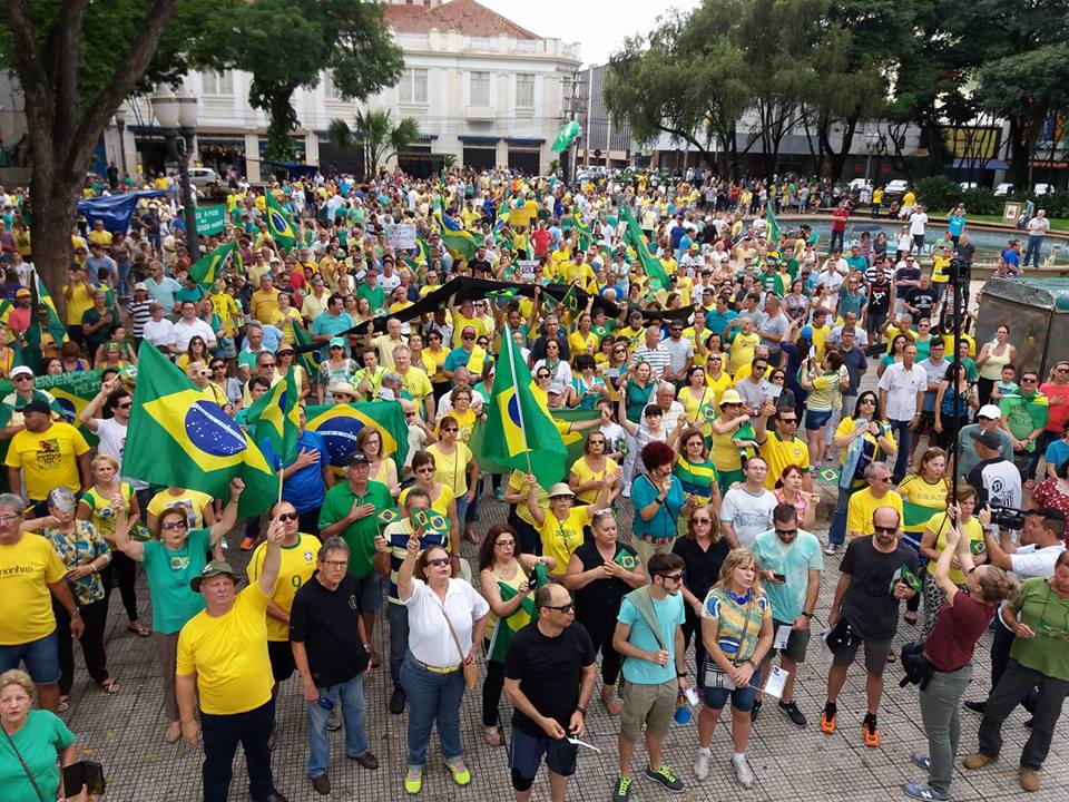 Manifestação em apoio a Lava-jato reúne quatro mil em Piracicaba