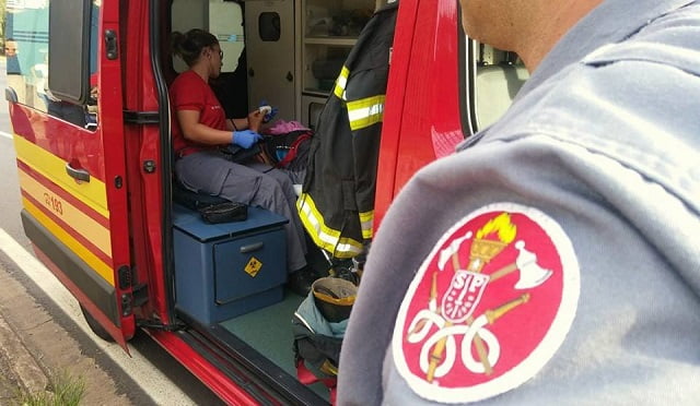Homem cai de bicicleta na Avenida Armando Salles, em Piracicaba