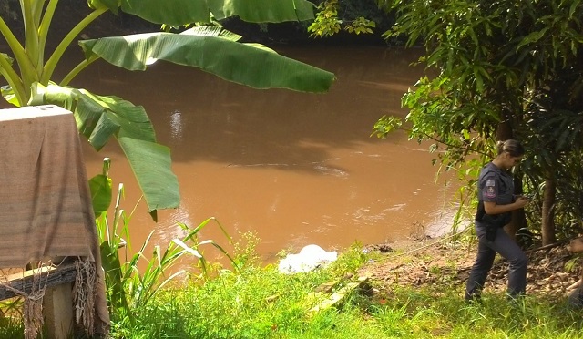 Corpo de jovem é encontrado em rio que corta Piracicaba