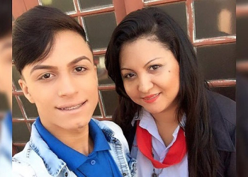 Mãe é presa acusada de matar filho gay a facadas e tacar fogo em corpo