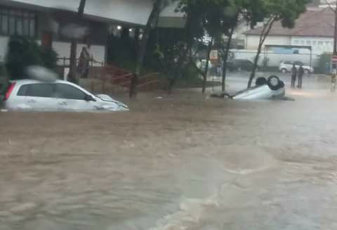 Vereador de Piracicaba sugere proibir veículos de estacionarem em área que alaga
