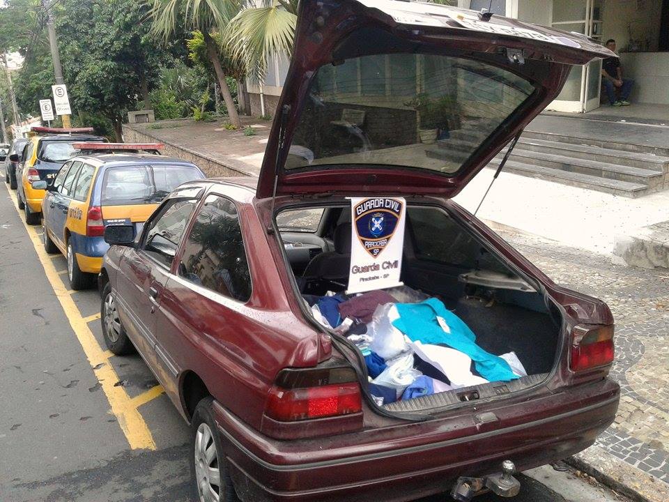Trio estoura porta de loja para roubar roupas e acaba preso em Piracicaba