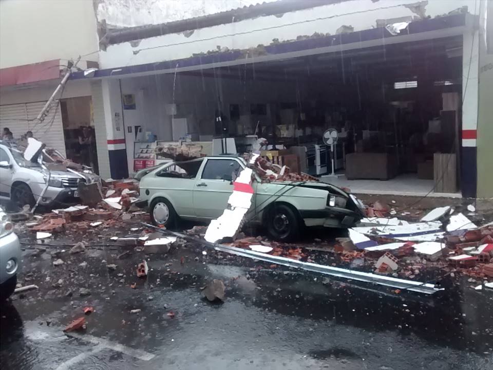 Forte chuva causa estragos em Rio Claro