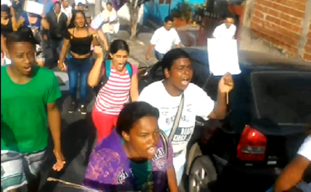 Grupo que invadiu terreno faz passeata e critica a Prefeitura de Piracicaba