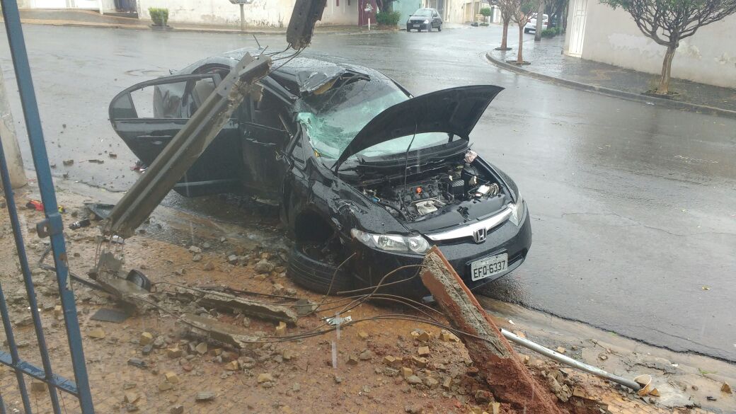 Perseguição a carros roubados em Piracicaba termina em acidente