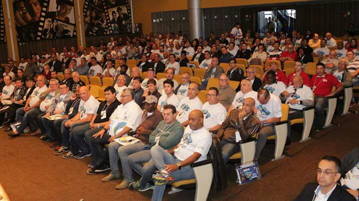 Papeleiros querem aumento real, redução da jornada e proibição da terceirização