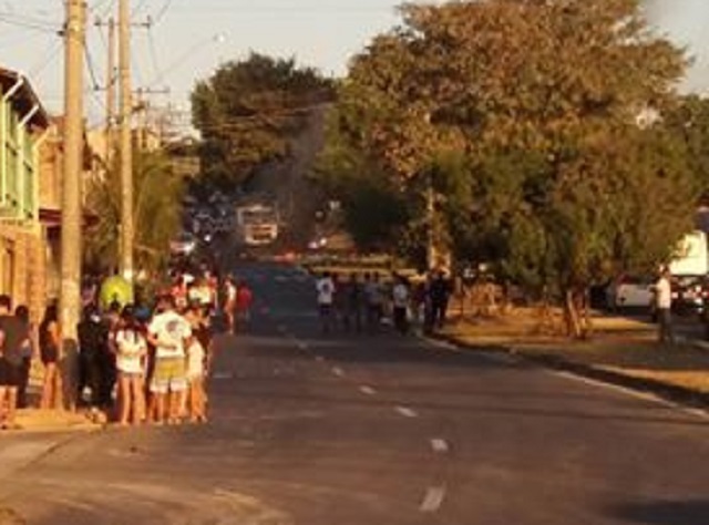 Por causa de protesto, ônibus deixam de circular no Algodoal, em Piracicaba