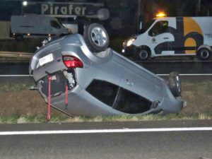Mulher capota carro na rodovia que liga Piracicaba à Rio Claro