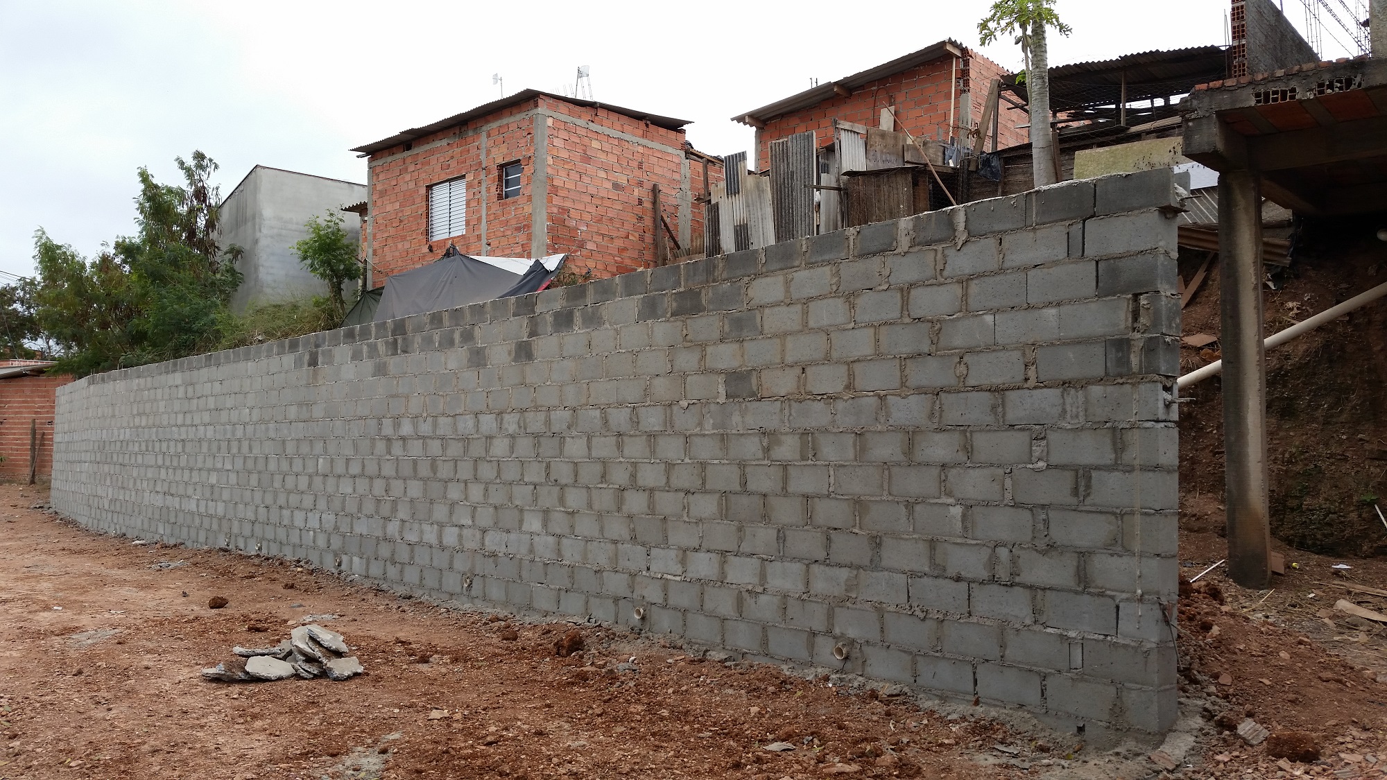 Prefeitura  de Piracicaba conclui muro de arrimo na comunidade Caiubi