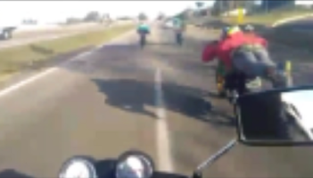 Racha na Rodovia do Açúcar termina com motociclistas feridos em Piracicaba