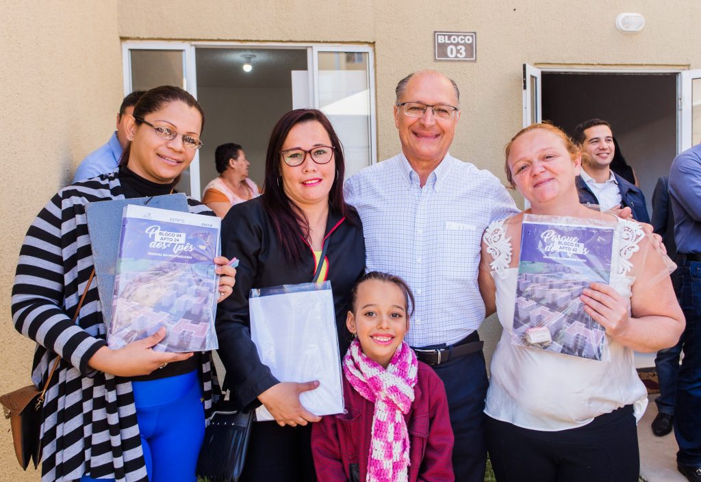 Famílias de Piracicaba festejam a entrega de 720 apartamentos populares