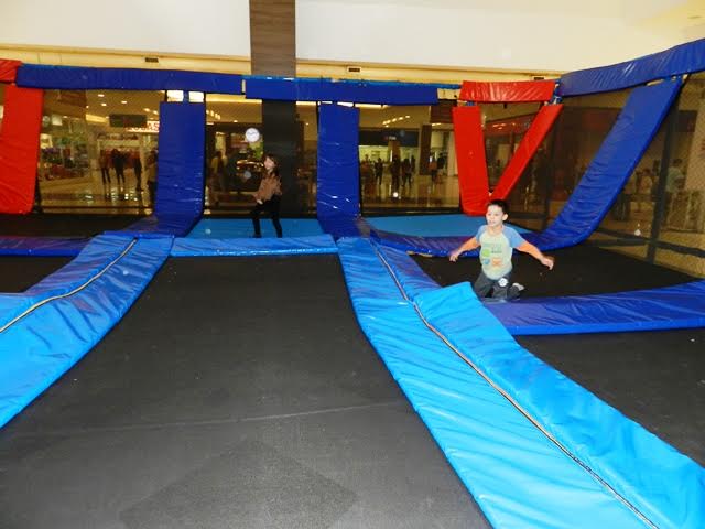 Cama elástica gigante é atração no Shopping Piracicaba