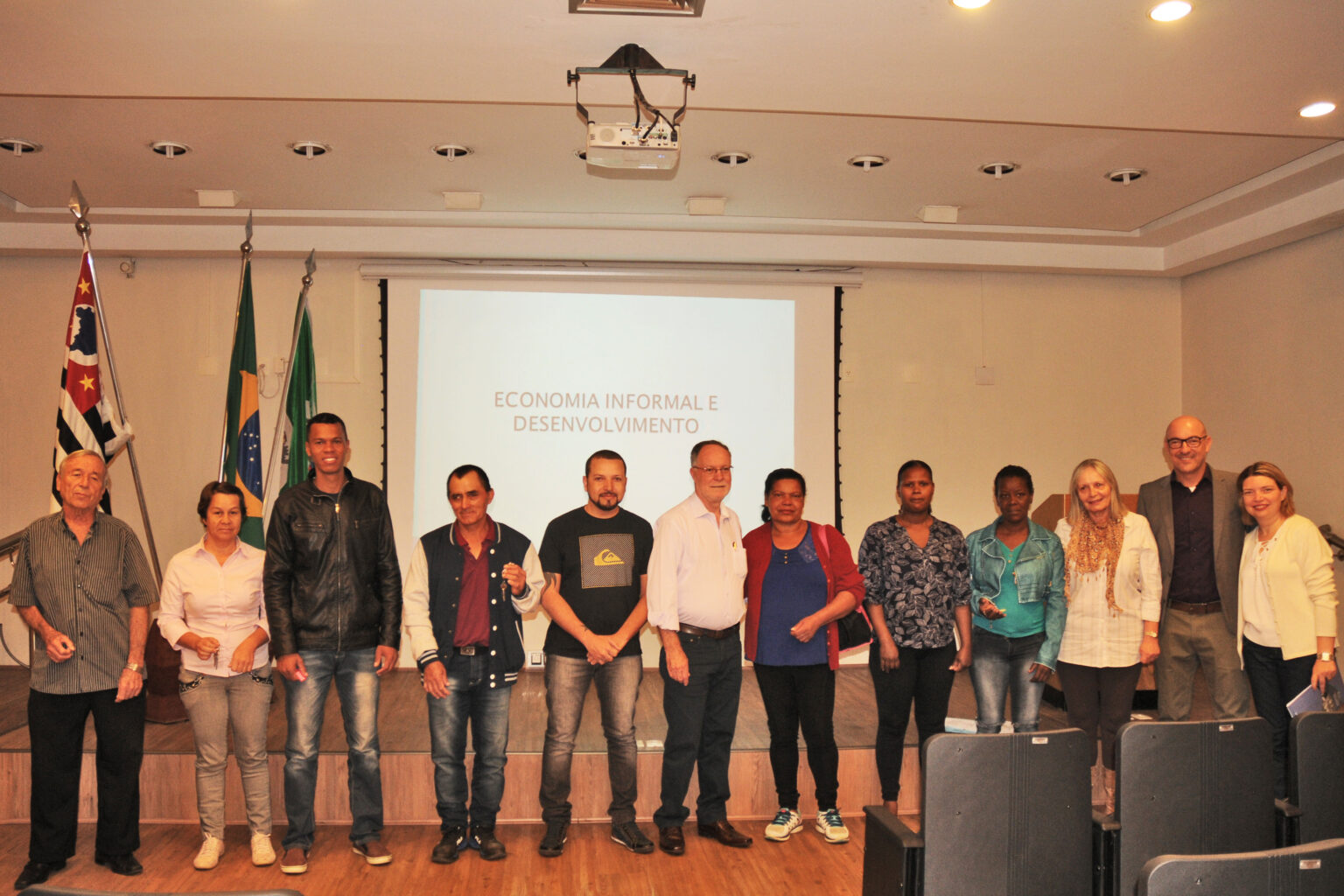 Piracicaba entrega chaves para 10 novos permissionários do Camelódromo