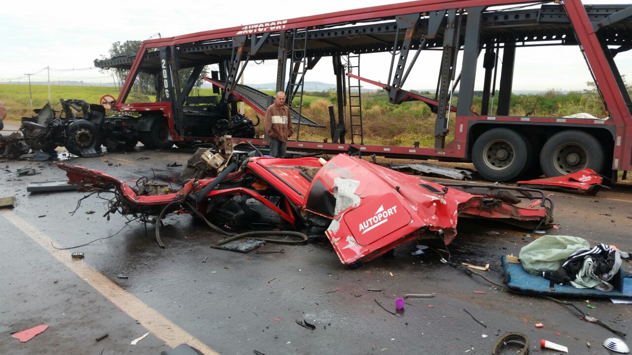 Acidente entre cegonhas deixa motoristas feridos na pista que liga Iracemápolis à SBO