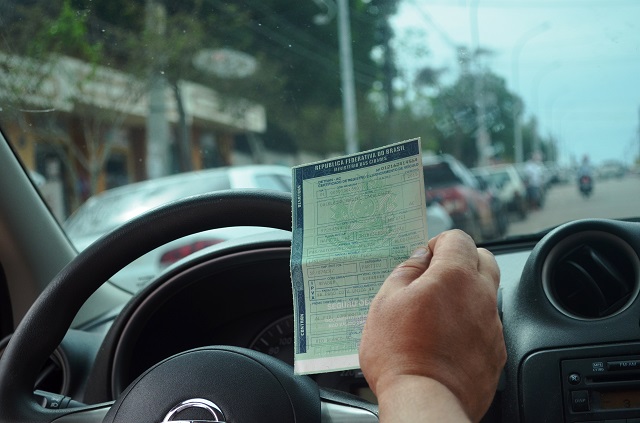 Detran-SP alerta: reta final para licenciar veículos com placas terminadas em 9