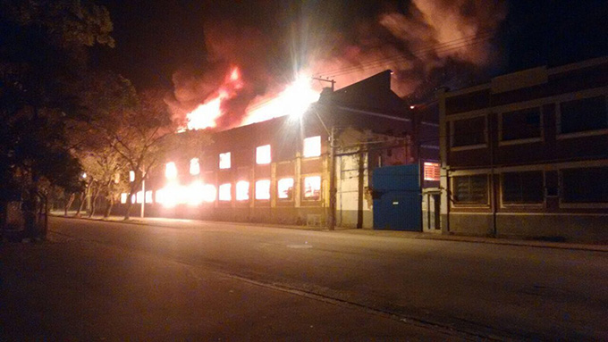 Incêndio destrói barracão de empresa em Rio das Pedras