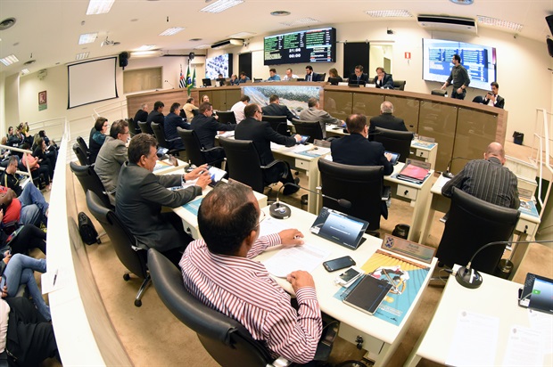 Câmara aprova projeto e imposto municipal subirá 0,5% em 2018