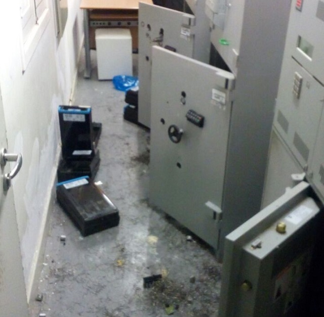 Bandidos invadem a Esalq, furtam banco e fogem