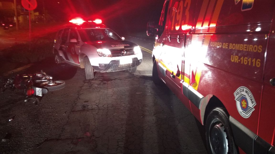 Acidente entre motocicleta e carro deixa casal ferido em Piracicaba