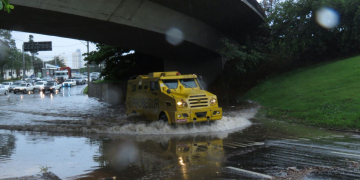 Alagamento na Avenida 1º de agosto, no bairro da Vila Rezende, Piracicaba. Foto de Gustavo Alves de Oliveira / PIRANOT.