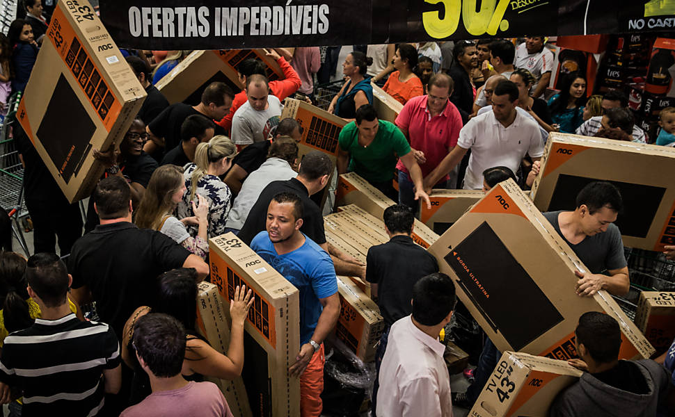 Procon Piracicaba orienta consumidores sobre compras na Black Friday