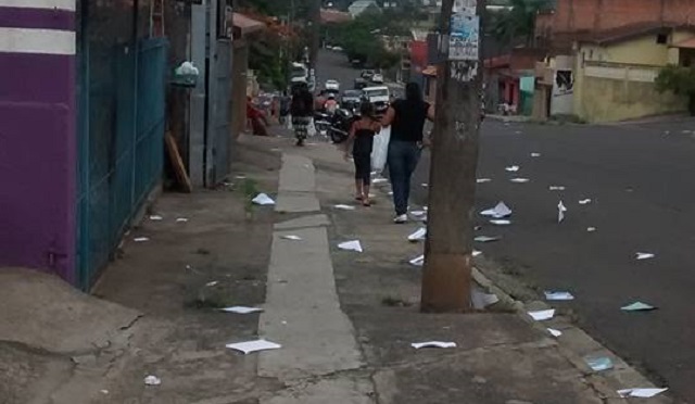 Destruição de material escolar choca moradora da Vila Sônia, em Piracicaba