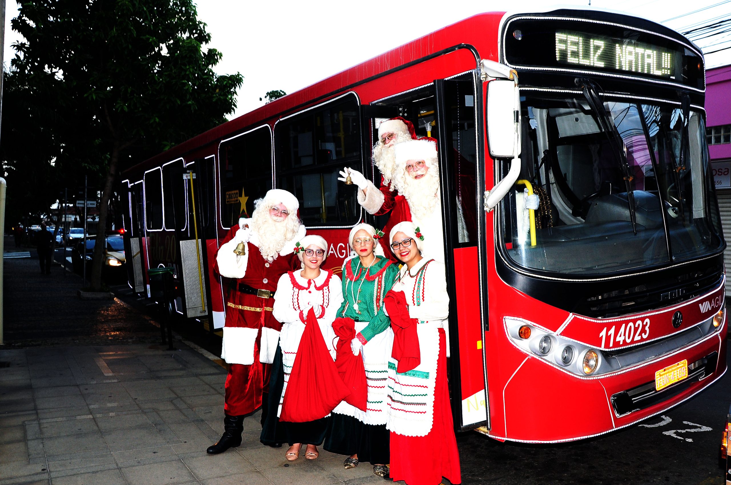 Ônibus decorado para o natal começa a circular em Piracicaba