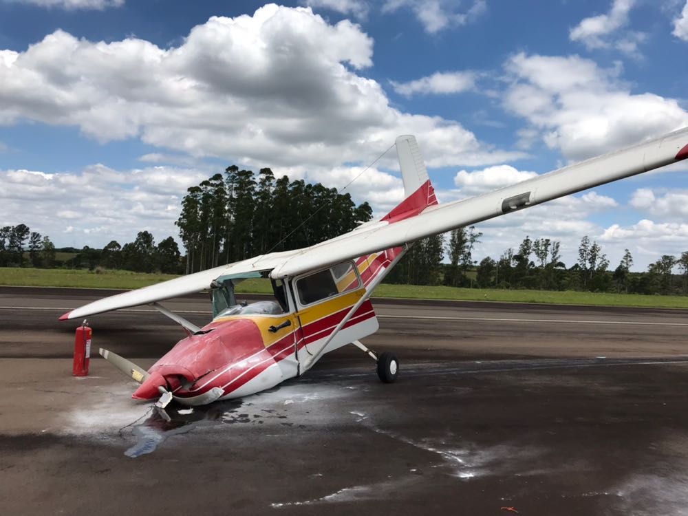 Idoso fica ferido em queda de avião em Piracicaba