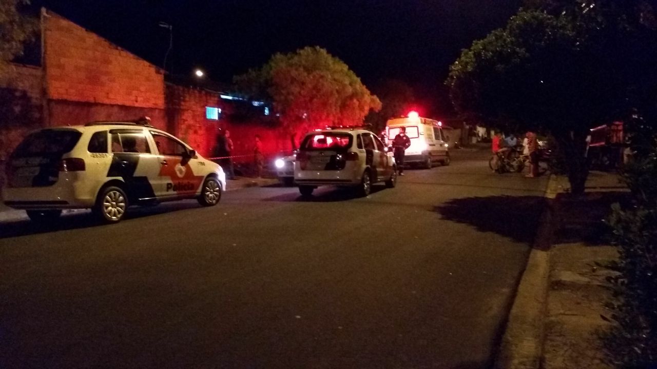 Homem é cruelmente executado a tiros na calçada de sua casa, em Itapira