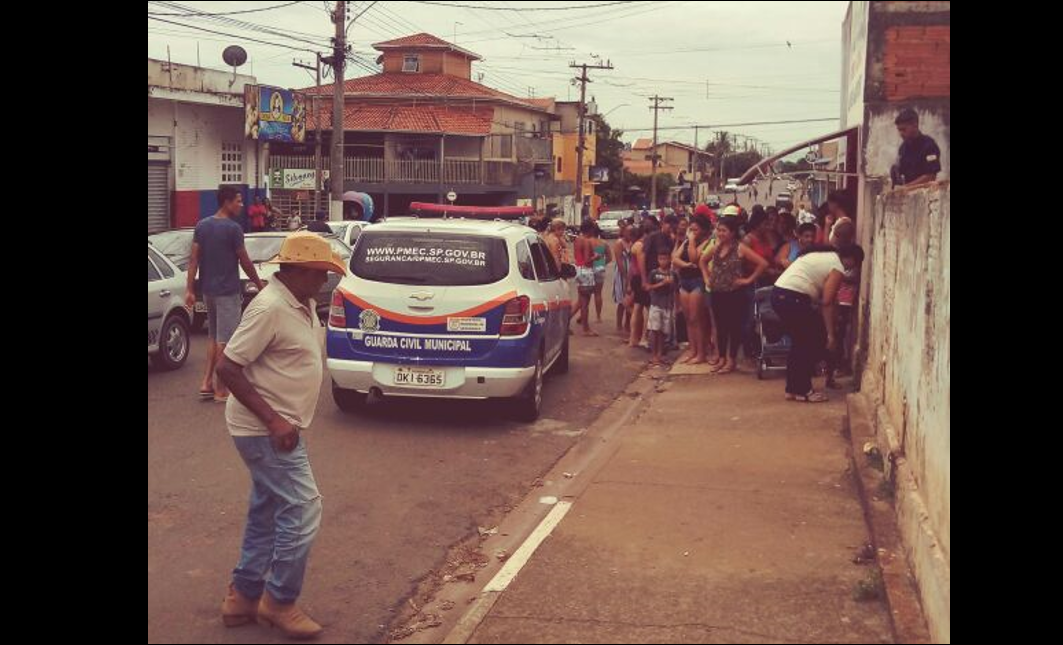 Homem mata a esposa de 47 anos com dois tiros nas costas