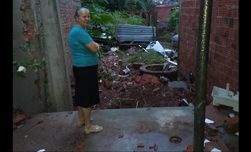 Chuva ontem em Piracicaba destrói casa no bairro São Jorge