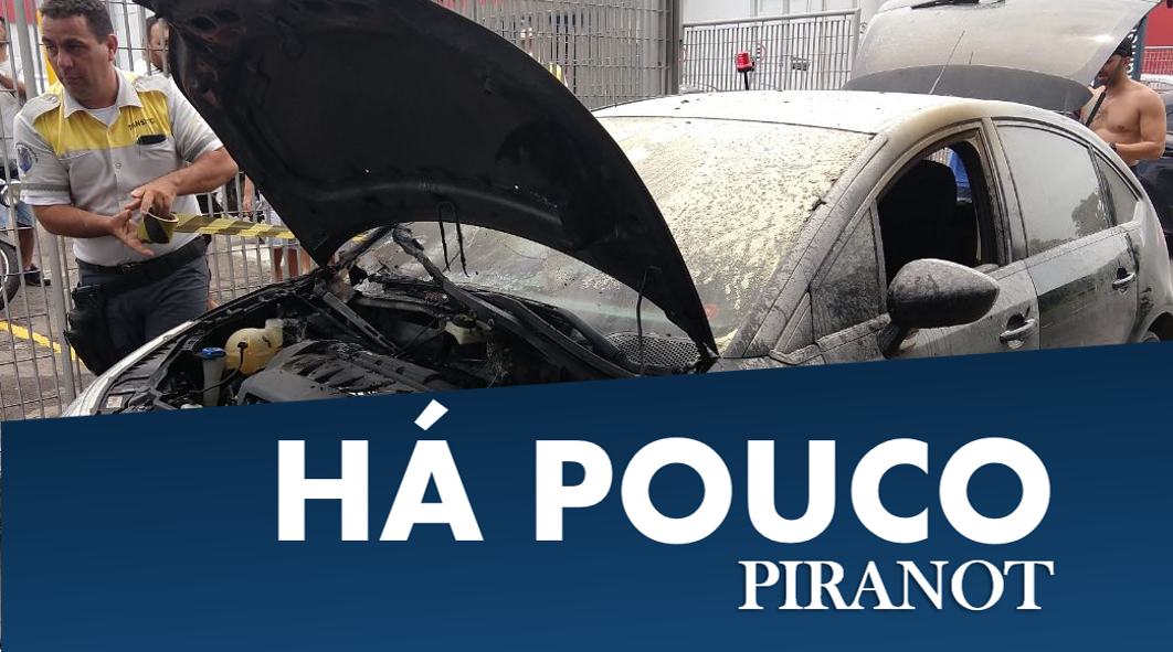 Carro pega fogo na Avenida Alberto Vollet Sachs, em Piracicaba