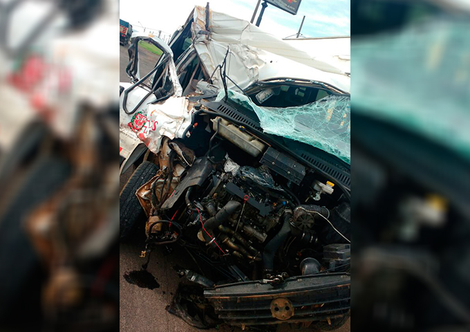 Veículo de transporte de pacientes sofre acidente em  Rio Claro