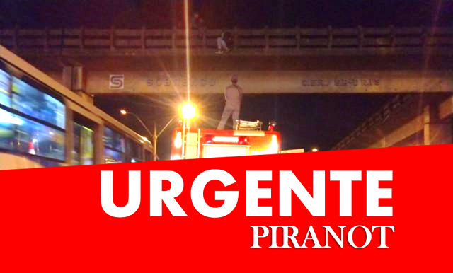 Jovem se pendura em passarela e ameaça se jogar em Piracicaba