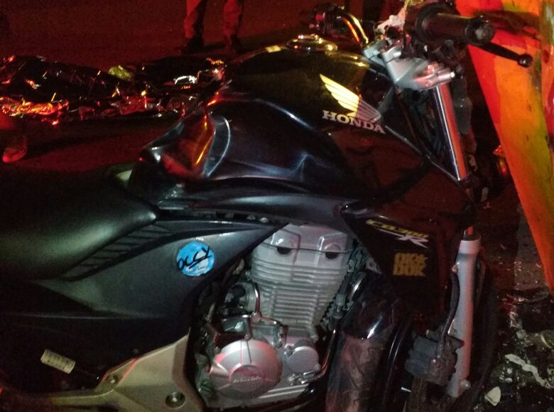 Homem perde controle de moto, colide contra caçamba e morre, em Piracicaba