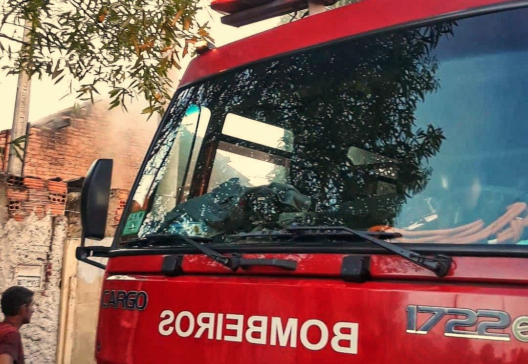 Mulher é resgatada após acidente de parapente na Serra de São Pedro