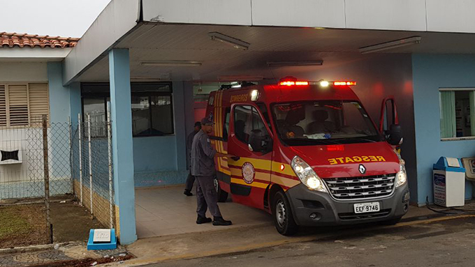 Motociclista de 28 anos fica gravemente ferido em acidente na SP 306