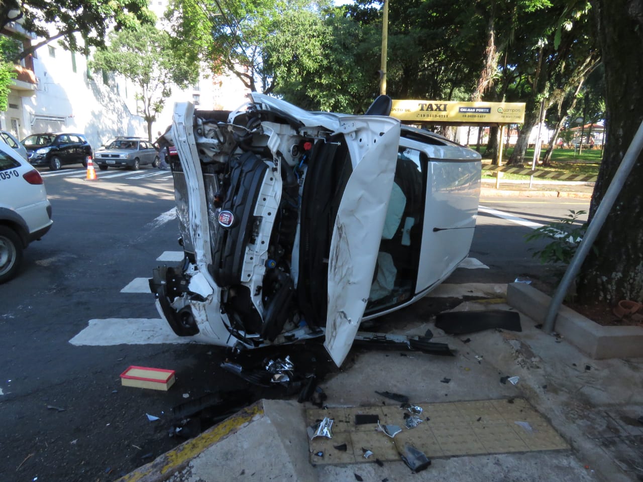 Carro na contra-mão provoca acidente na Vila Rezende, em Piracicaba