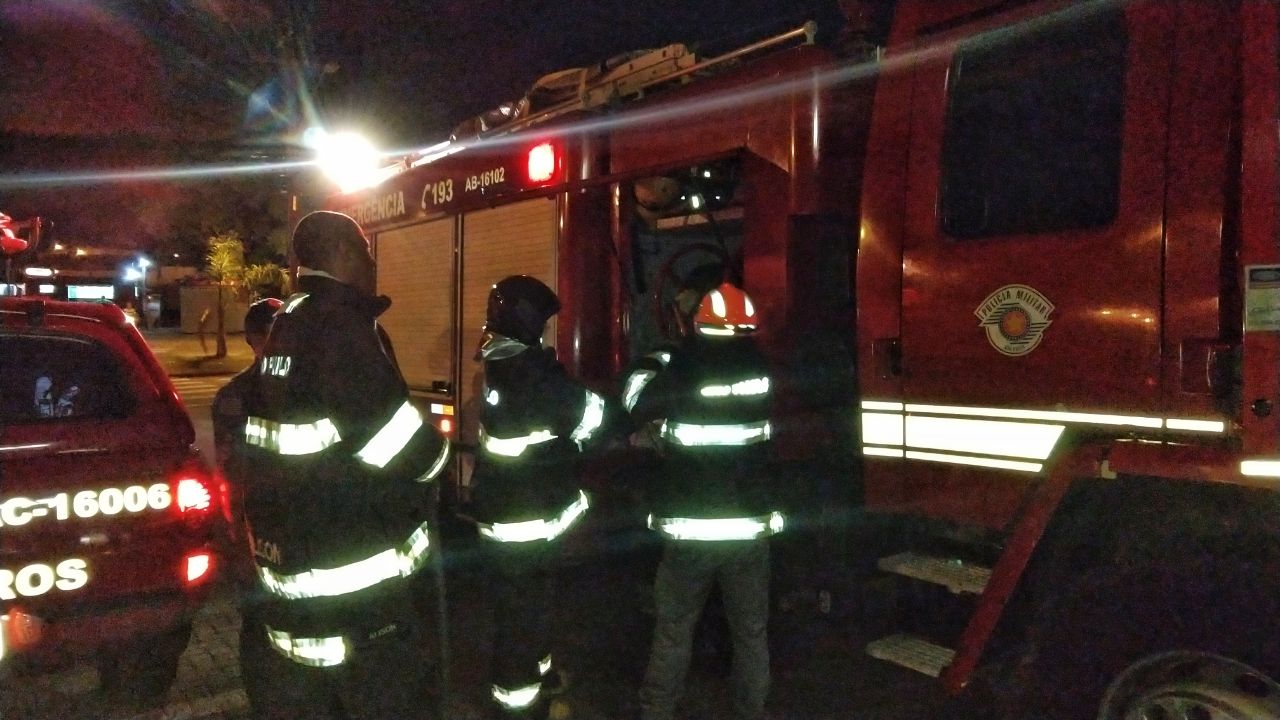 Incêndio criminoso atinge agência da Caixa Econômica, em Piracicaba